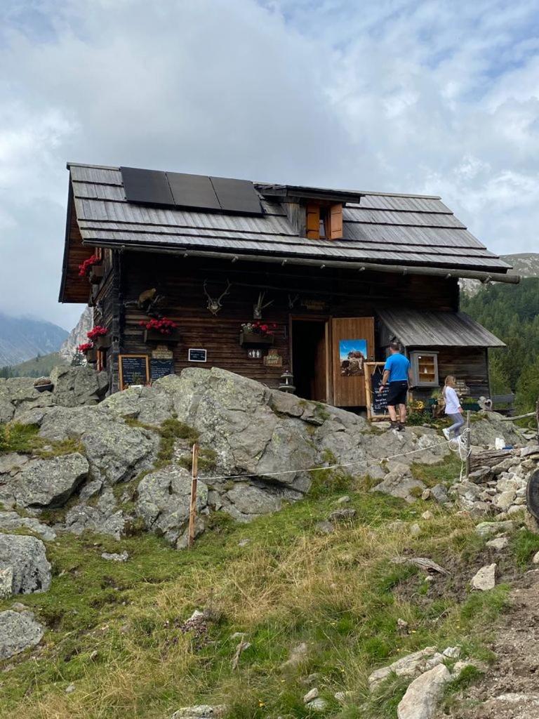 Nocky Mountains Lodge And Apartment Radenthein Esterno foto